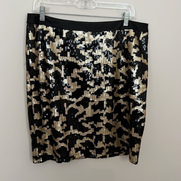 BCBG Paris l Black and Gold Sequence Mini Skirt - Picture 2 of 5